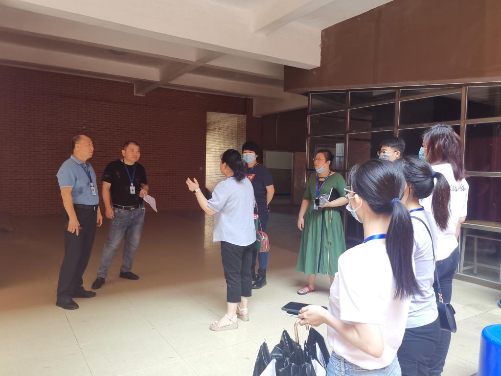 副校长肖海指导课堂巡查工作